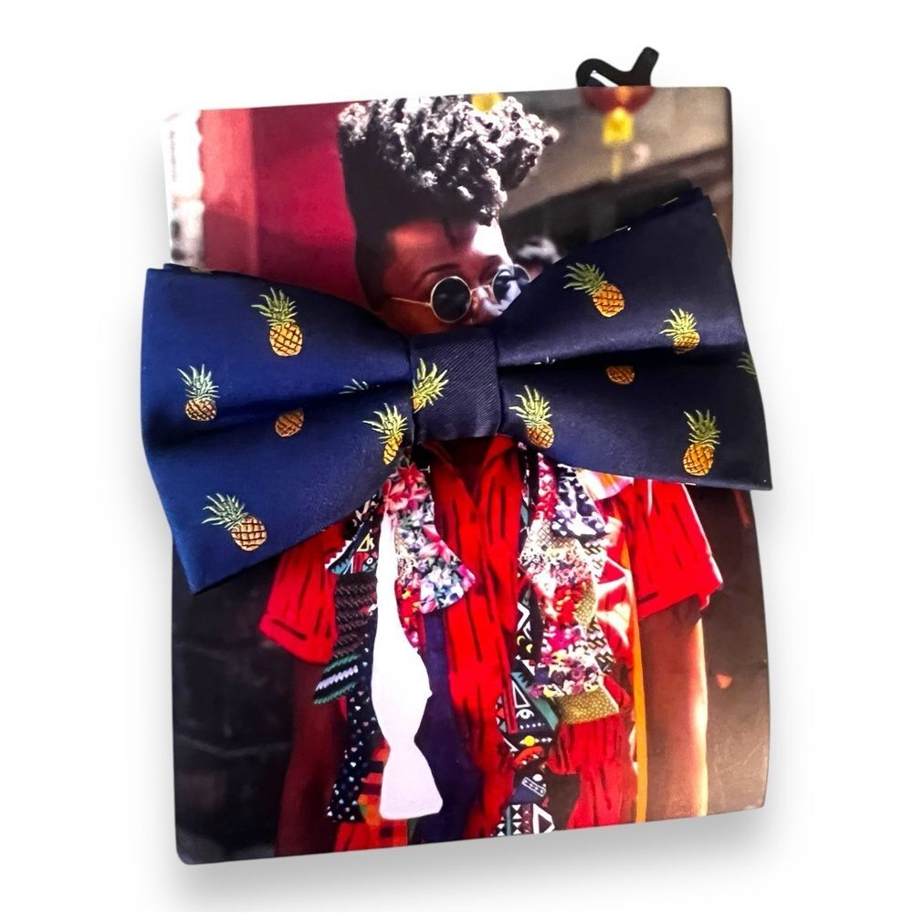 BOWTIE Behavior Pineapple Print Fashion Bow-tie Navy Handmade NEW - Picture 4 of 4